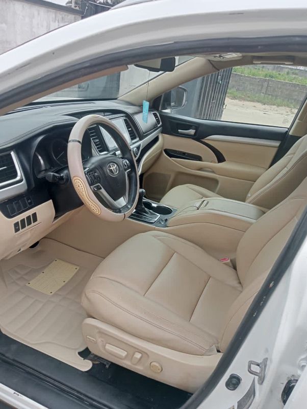 Thumbnail 12 of 2015 Toyota Highlander XLE